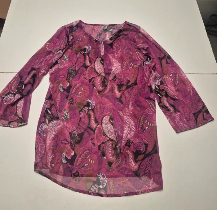 Haut rose motif feuille