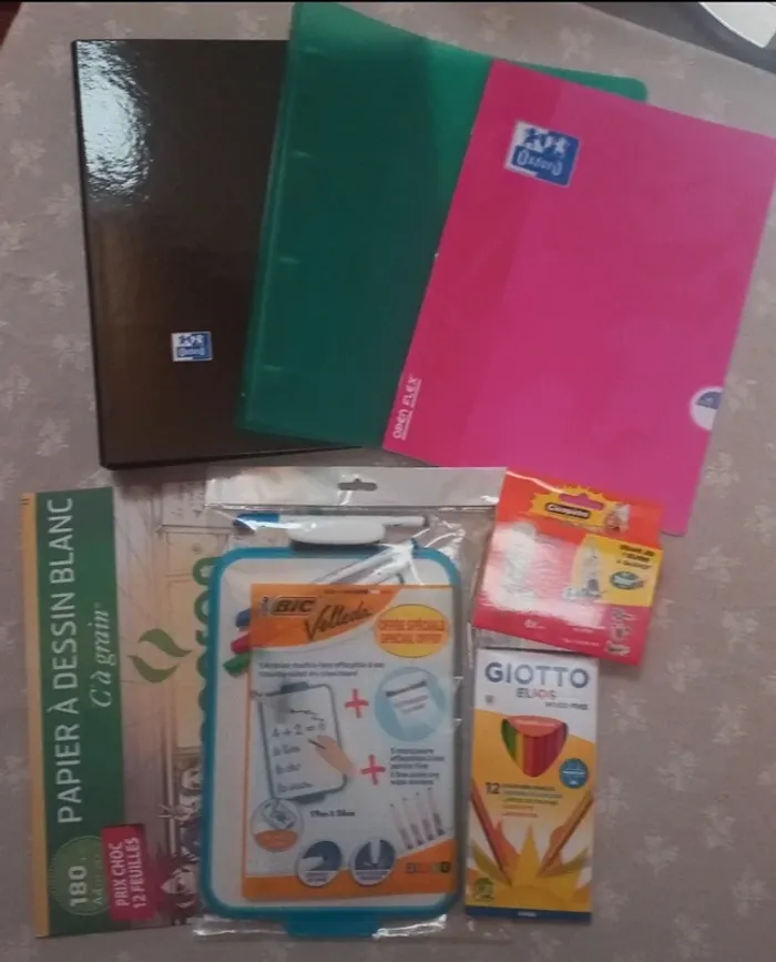 Lot fournitures scolaires