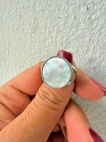 Bague en acier inoxydable argenté avec nacre blanche