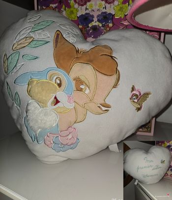 💖 Coussin cœur Bambi – Disney