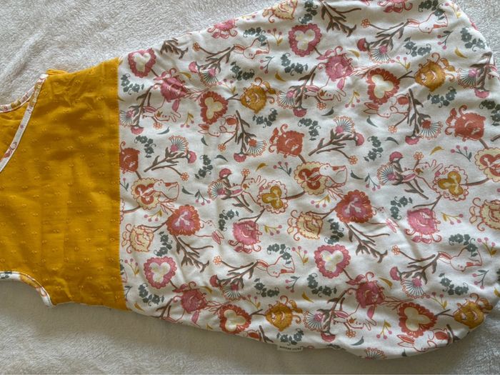 Gigoteuse bébé “Petit Béguin” 1-6 mois – Motifs fleuris et tissu moutarde - photo numéro 3