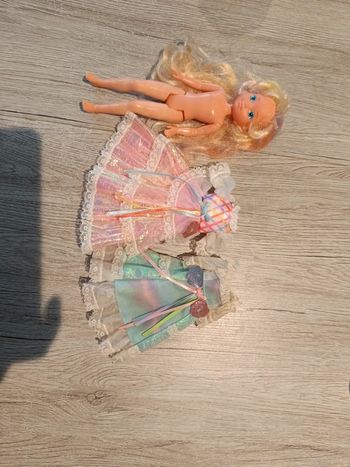 Dame boucleline 1986 et 2 robes