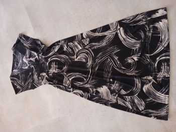 robe fluide noire et blanche XS Boohoo.com Neuve