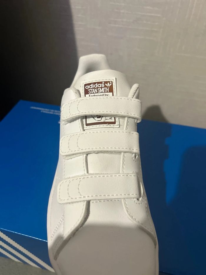 Baskets blanche Stan Smith Adidas à scratch 34 - photo numéro 3
