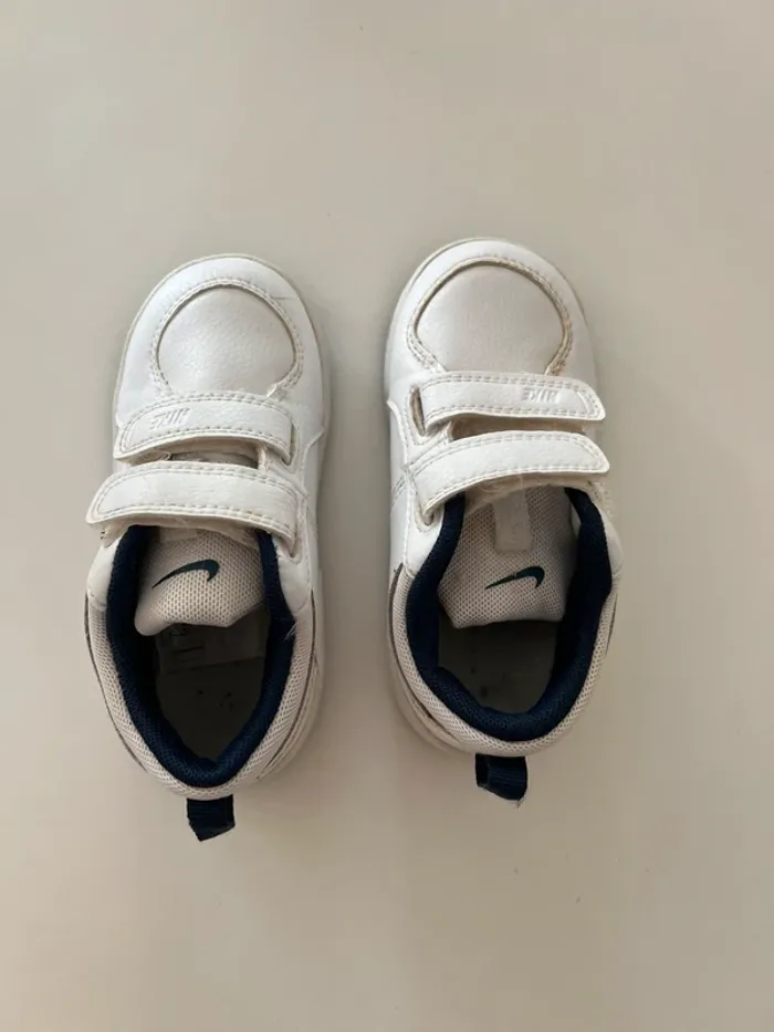 Baskets blanches Nike taille 25 - photo numéro 3