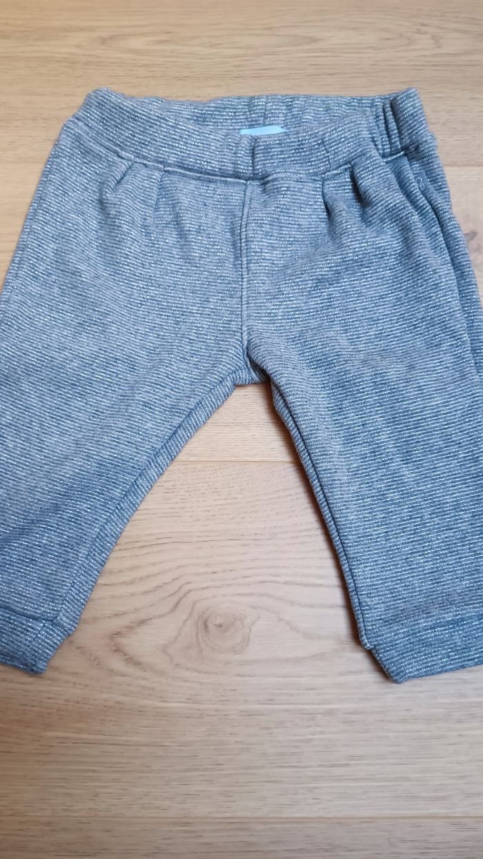 Lot 2 joggings 12 mois - photo numéro 6