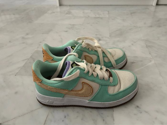 Nike vert
