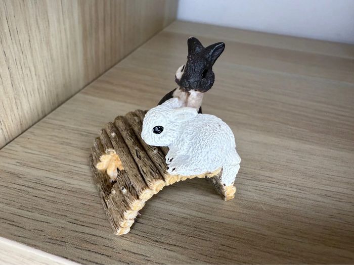 Lapin jouant schleich