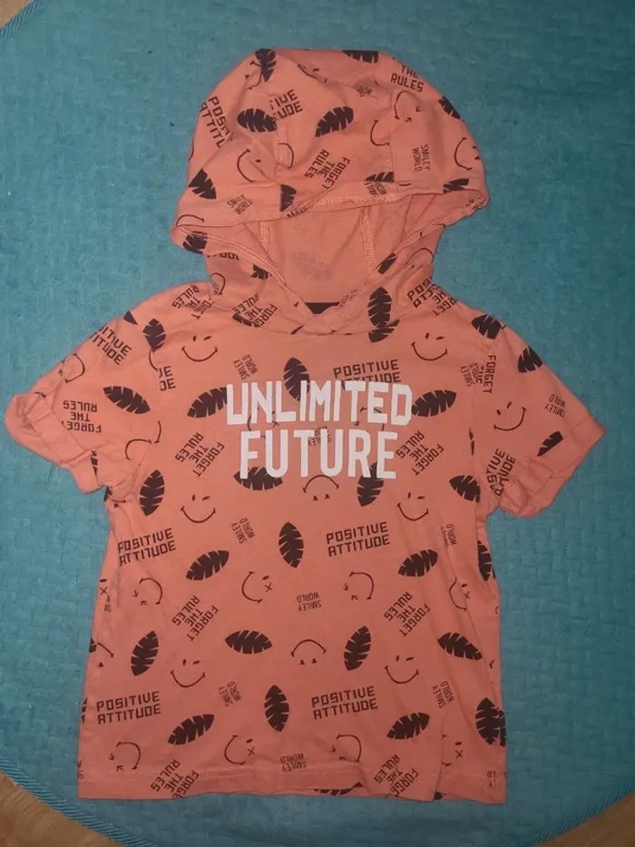Tee shirt manche courte avec capuche