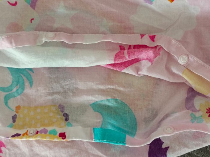 Housse de couette+ taie d'oreiller licornes 🦄 et arc en ciel 🌈 - photo numéro 4