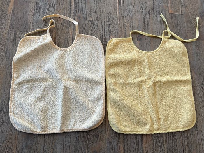 Lot 2 bavoirs - photo numéro 1
