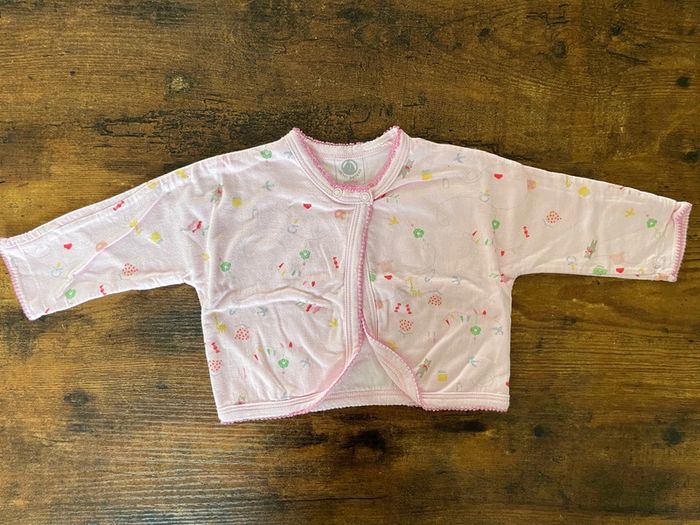 Veste rose à motifs enfantins