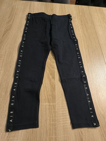 Legging Nike air fille taille S (8- 9 ans)