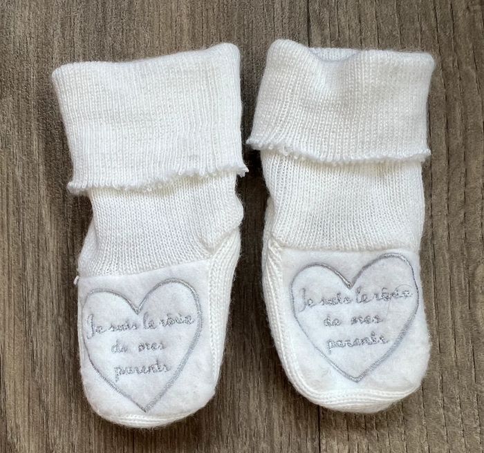Lot de 3 bonnets et chaussons naissance - photo numéro 5