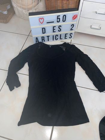 T-shirt manches longues avec dentelle noire taille S Bershka