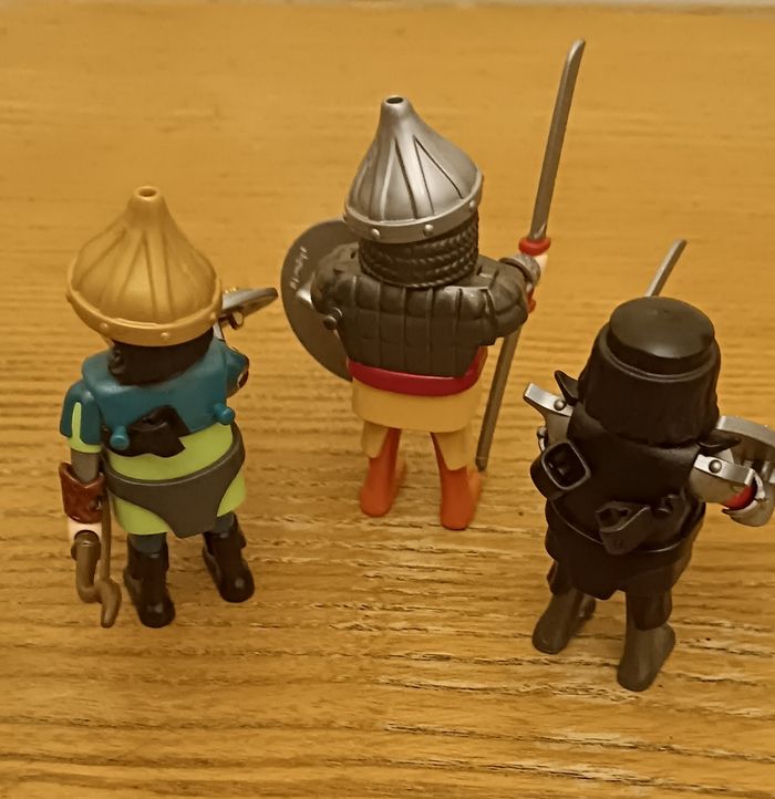 3 figurines chevaliers playmobil - photo numéro 2
