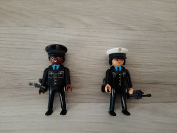 LOT DE 2 FIGURINES POLICE "PLAYMOBIL" - NEUVE - 2017 - n°45
