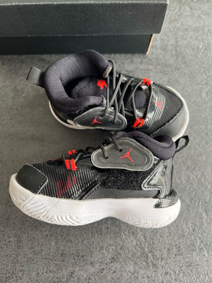 Baskets air Jordan pointure 19.5 - photo numéro 2