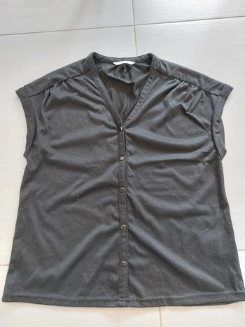Tee shirt noir à boutons