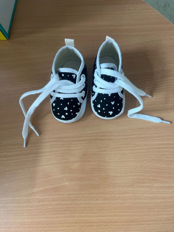 Petite chaussure Mickey fille ou garçon