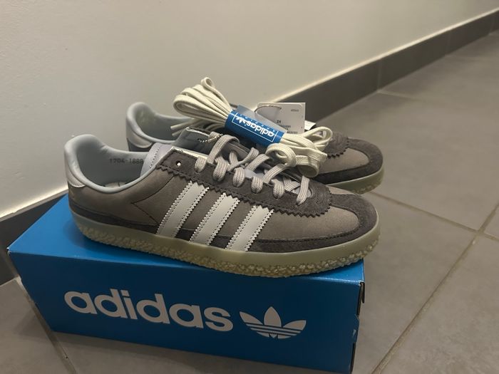 Adidas SPZL FC neuve gris taille 42