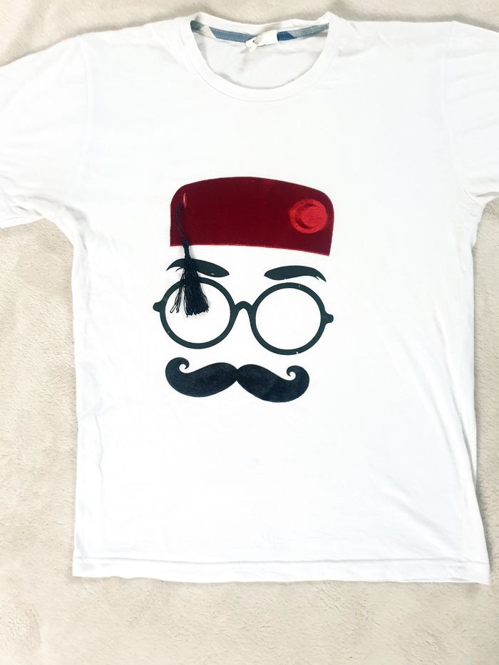 Tee-shirt blanc et bordeaux quasi neuf taille36 Vintage 🎩 - photo numéro 2