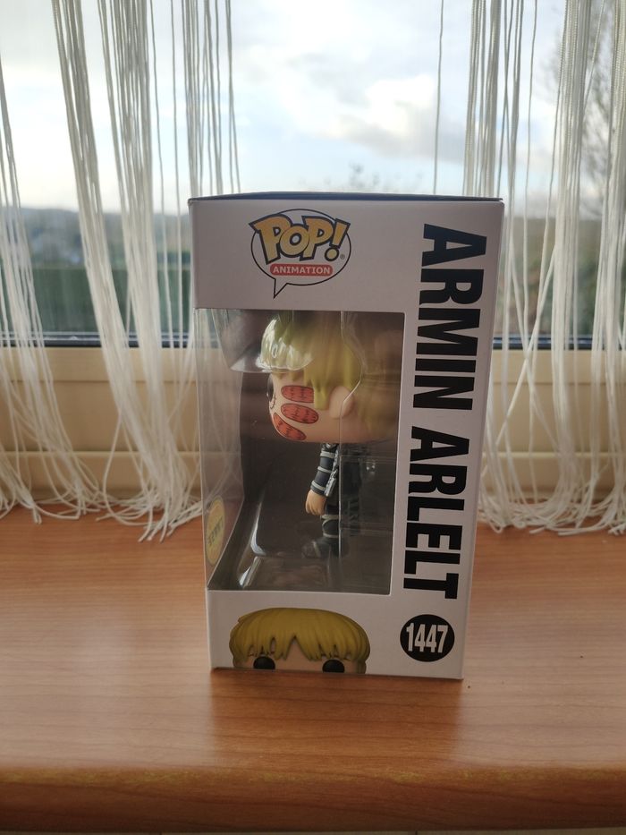 Funko pop Armin Arlelt 1447 chase - photo numéro 2