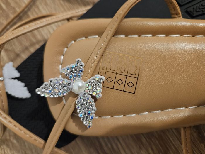 Nu-pieds à lanières avec des papillons 🦋 - photo numéro 2