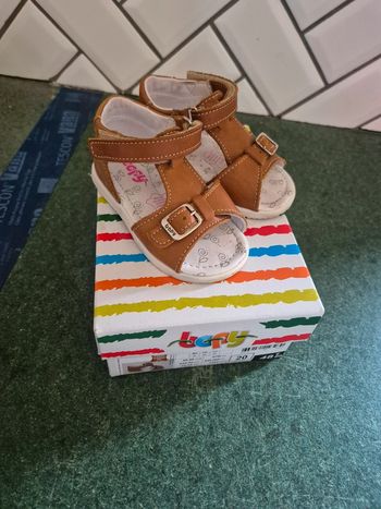 Sandale cuir taille 20