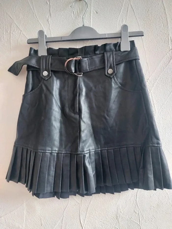 Jupe en simili cuir noir à plis Taille XS