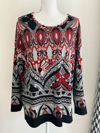 Sweat Long Rouge et Noir avec Détails de Strass - Taille 42