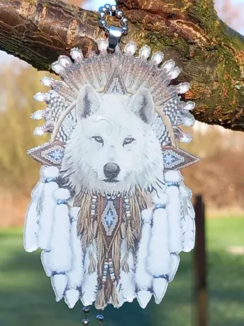 Pendentif loup blanc en acrylique pour accrocher dans une voiture au retroviseur