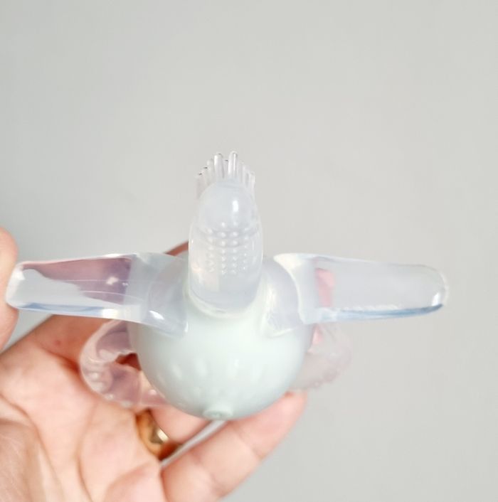 Anneau de dentition et brosse à dents 2 en 1 en silicone alimentaire sans BPA - photo numéro 6