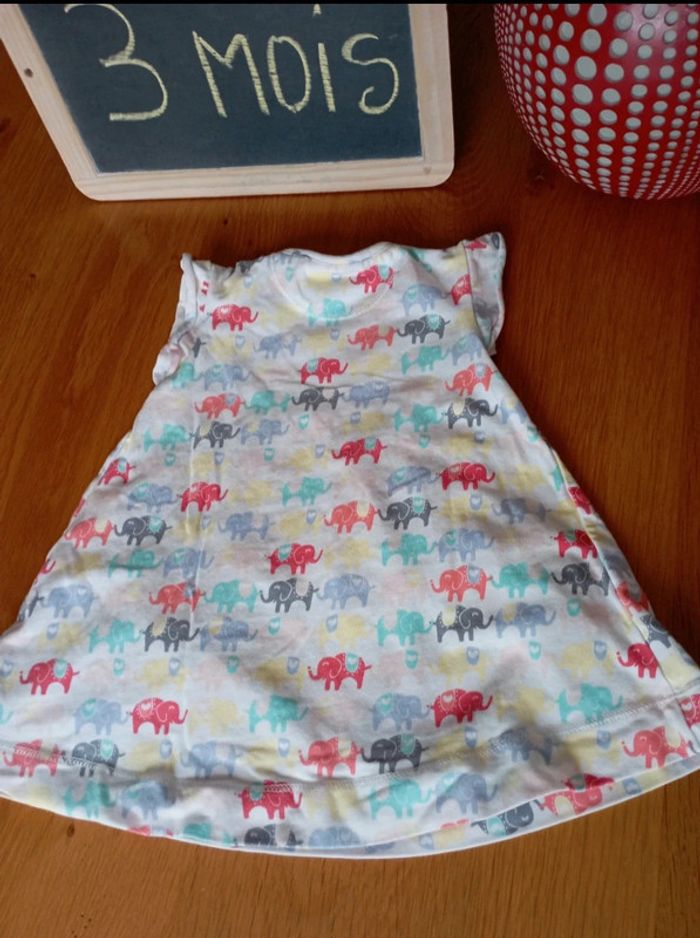 Robe taille 3 mois en très bon état - photo numéro 3