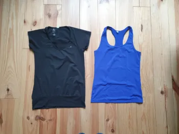 Lot 2 hauts de sport Domyos taille 40