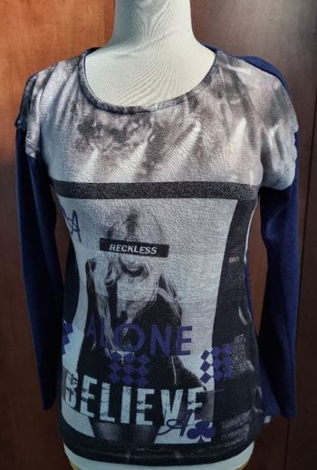 Pull léger ou t-shirt à manches longues imprimée taille 40