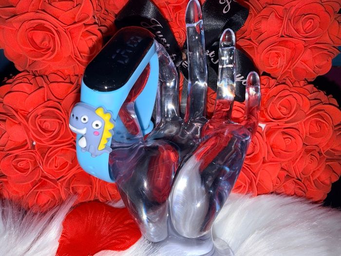 🦕 Montre connectée enfant – Bracelet bleu dinosaure & affichage LED ! 🦕 - photo numéro 2