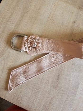 Ceinture a fleur rose pale, neuve emballée