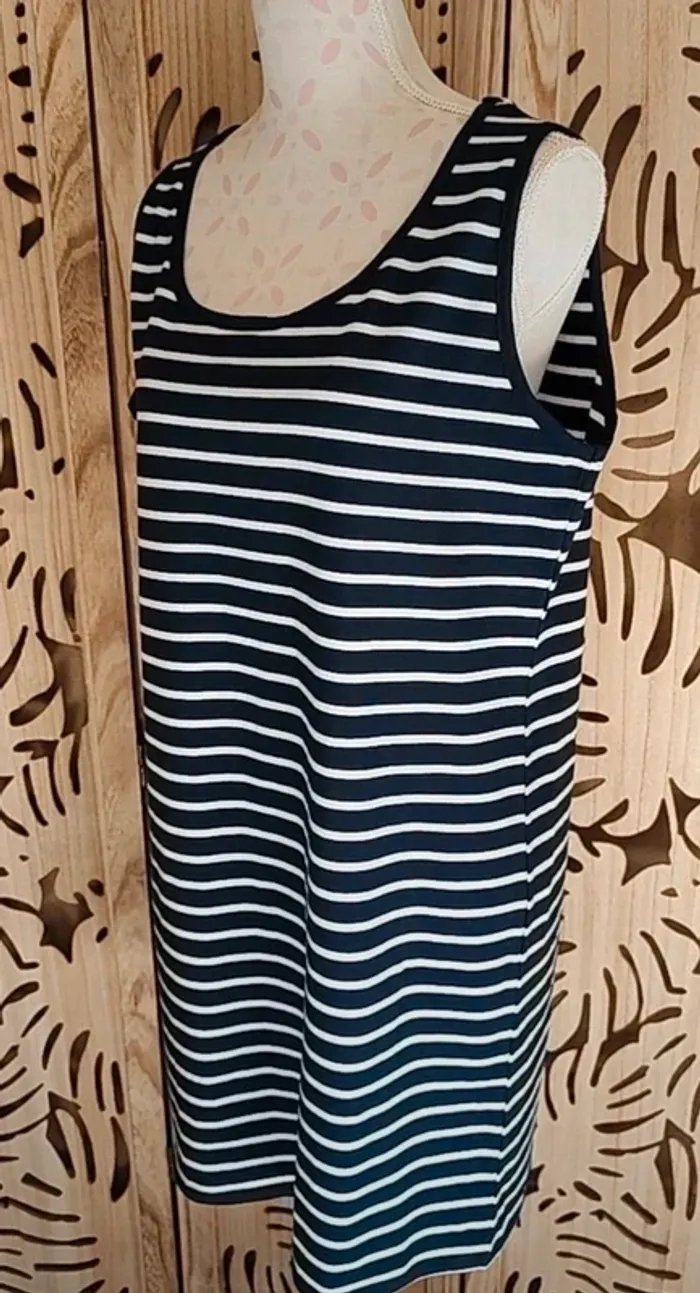 Robe marinière Taille 46/48 Blanche porte - photo numéro 3