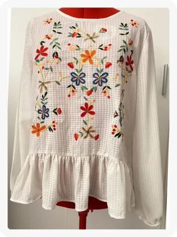 Blouse brodée fleurie Sweewë Paris