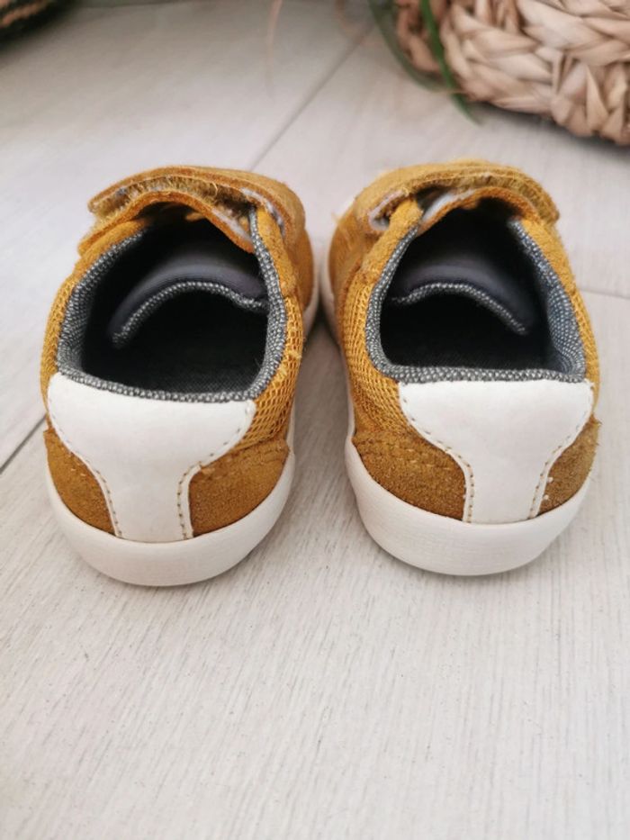 🌺Très jolies Basket basses chaussures moutarde Zara taille 19 moutarde suédine - photo numéro 3