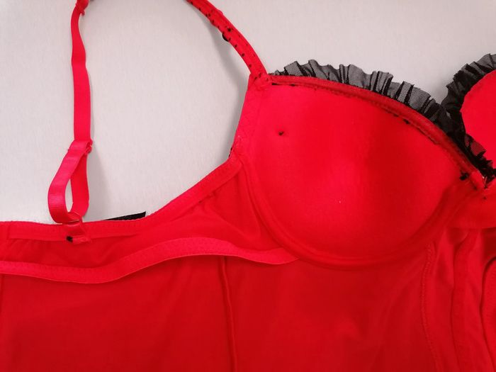 Bustier rouge a pois, vintage , Fr 85B-Eu 70B - photo numéro 4