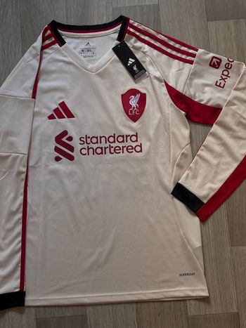 ⚪ Maillot Liverpool extérieur 25/26 – Ekitike