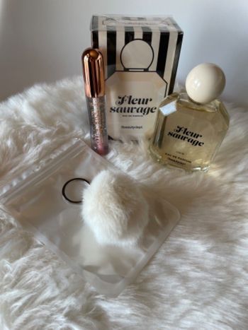 Lot parfum 100 ml + gloss + porte-clés