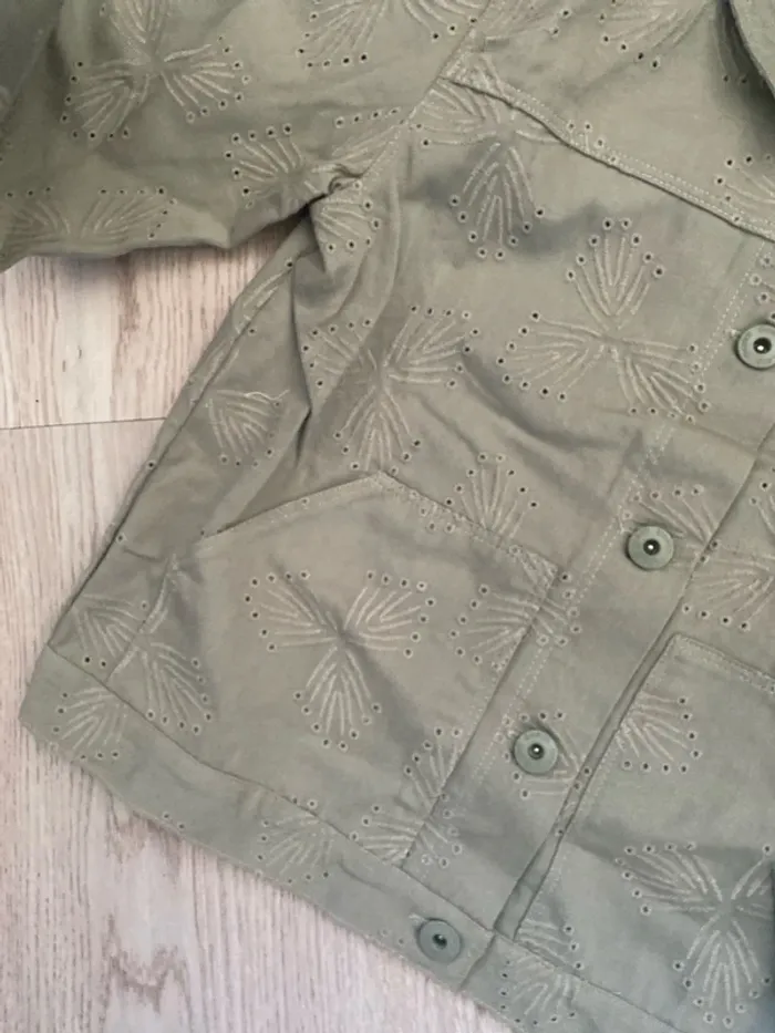 Veste chemise broderies anglaise Okaidi Okaïdi taille 10 ans Neuve - photo numéro 4