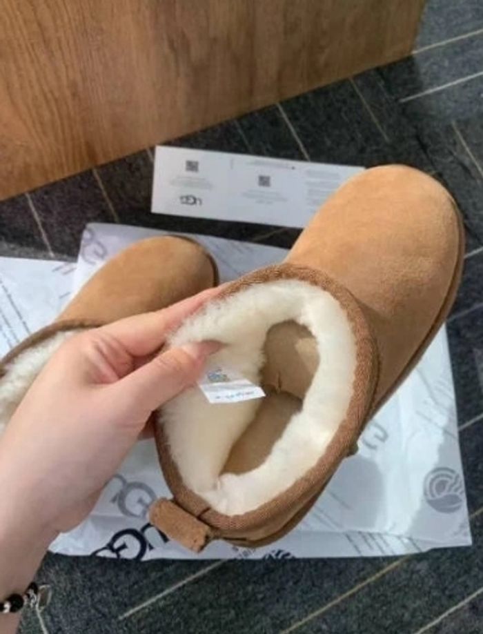 Bottes de neige UGG à talons hauts, pointure 38 - photo numéro 4