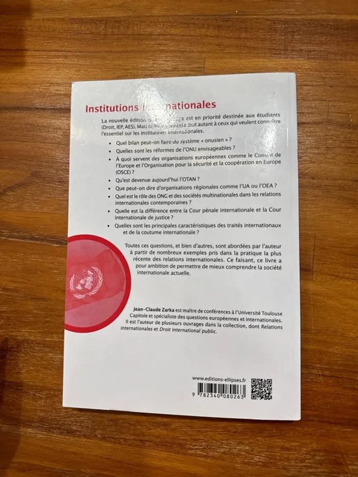 Livre, institution internationale, huitième édition - photo numéro 3