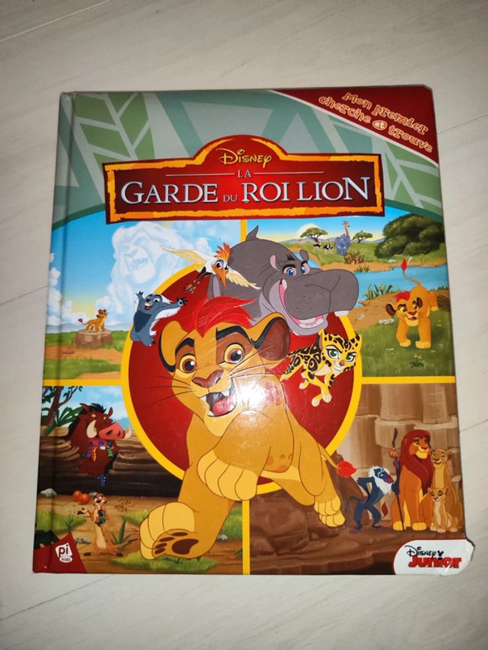 Livre cherche et trouve la garde du roi lion