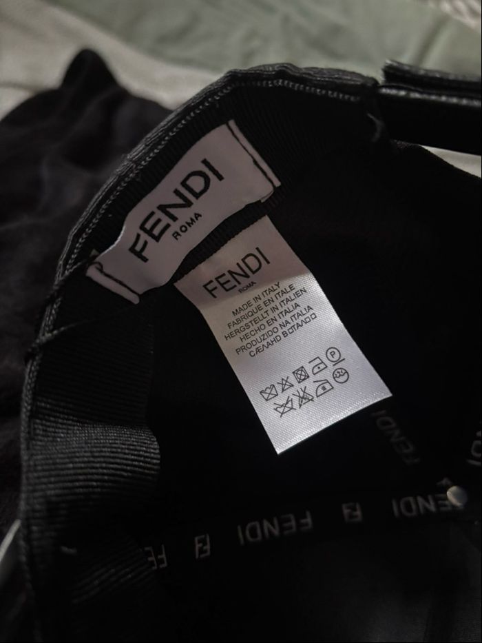 Casquette fendi noir - photo numéro 3