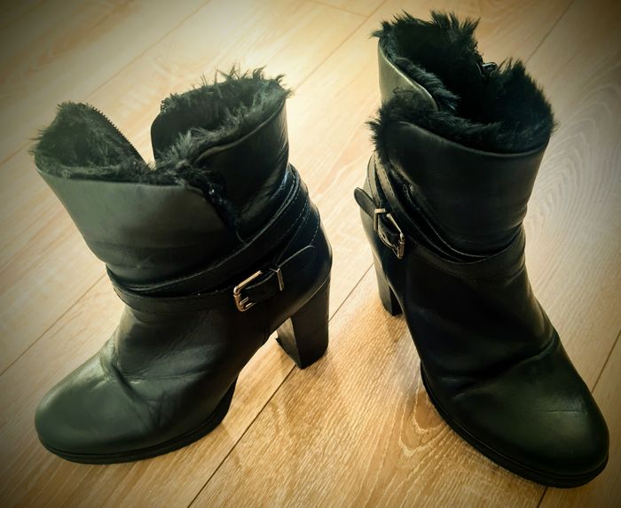 P. 37 - Superbes bottines compensées ALPE en cuir noir, hiver chic - photo numéro 4